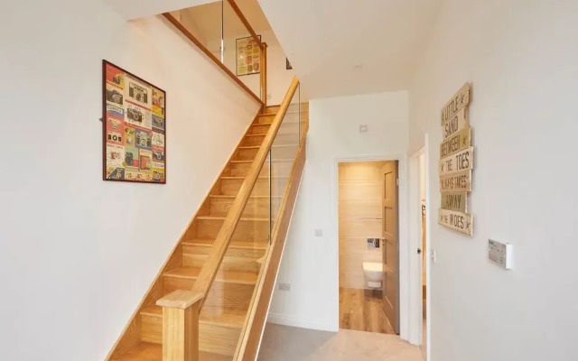 Apartment C Cornerhouse Apartments