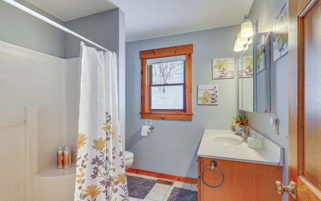 All-season Lake House Between Okemo & Killington!