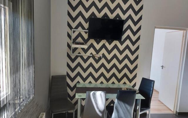 Corner Apartman 5