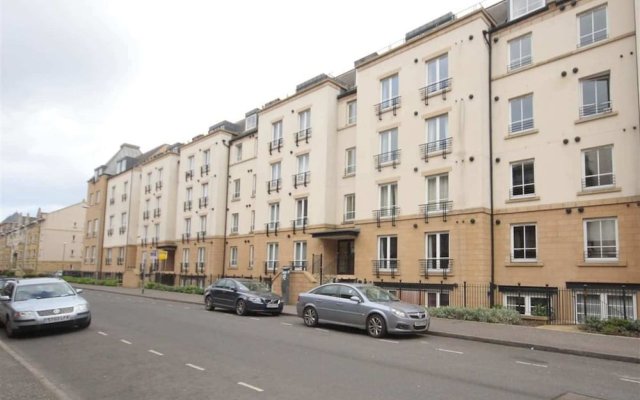 Homely 2 Bedroom Flat Close to Central Edinburgh
