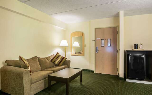 Quality Suites Atlanta Airport East