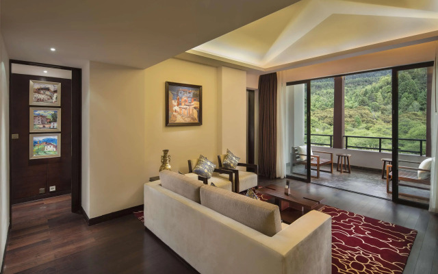 Hilton Linzhi Resort