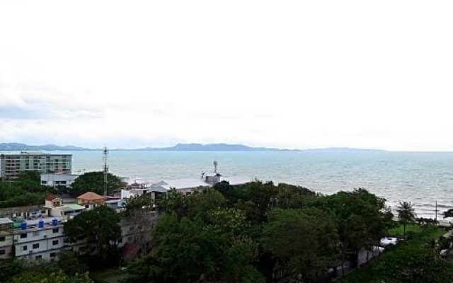 Reflection Jomtien Beach Pattaya Condo by Dome