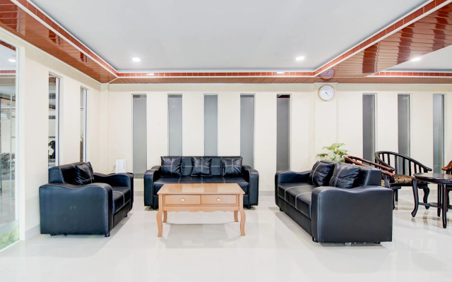 OYO 94420 Griya Waru Hotel
