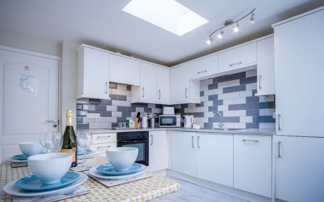 Sunflower Apartment - 2 Bed Apartment - Redberth