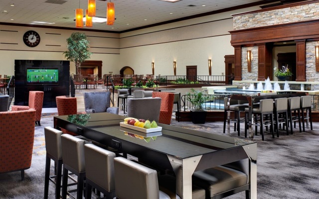 DoubleTree by Hilton Detroit - Dearborn