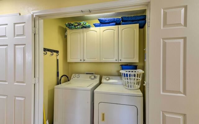 Walk to Galveston Beach: Pet-friendly Home
