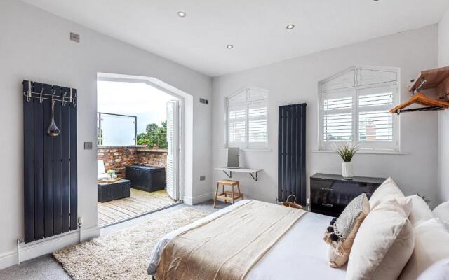 Locket Studio - Cosy Apartment with Balcony