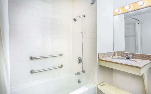 Super 8 by Wyndham Richmond/Broad Street