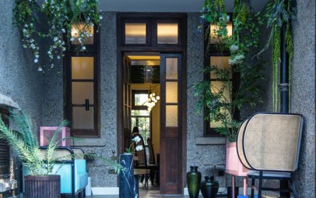 Metropolitan Seclusive Life In Wukang rd Shanghai