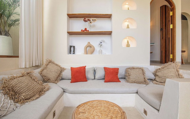 Luxury 4BR Villa With Private Pool in Canggu – Guest Rooms – Tumbak Bayuh