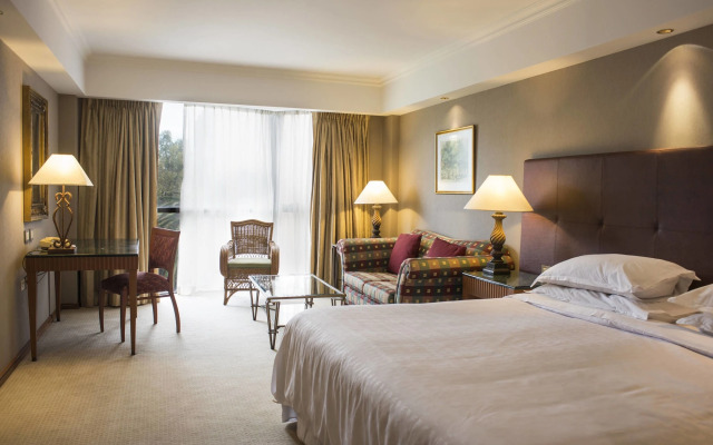 Sheraton Pilar Hotel and Convention Center