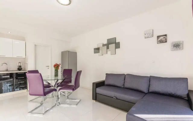 Nice Home in Podstrana With Wifi and 2 Bedrooms