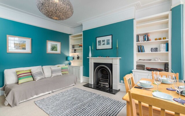 Bright and Elegant Chiswick Apartment