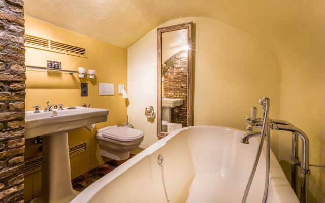 B&B Canal Deluxe