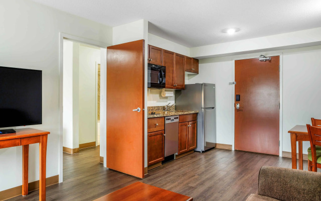 Days Inn & Suites by Wyndham Sherwood Park Edmonton