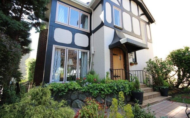 English Bay Inn Bed and Breakfast