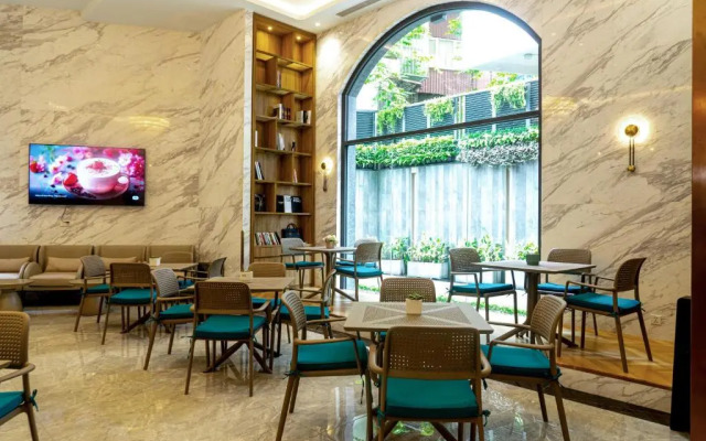The Gloria Serviced Apartment by Silk Path