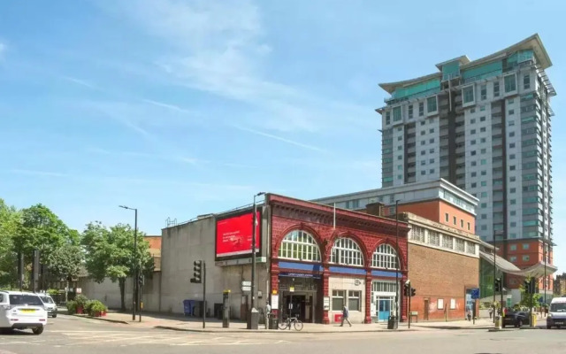 Modern 2 Bedroom Flat in Prime Waterloo Location