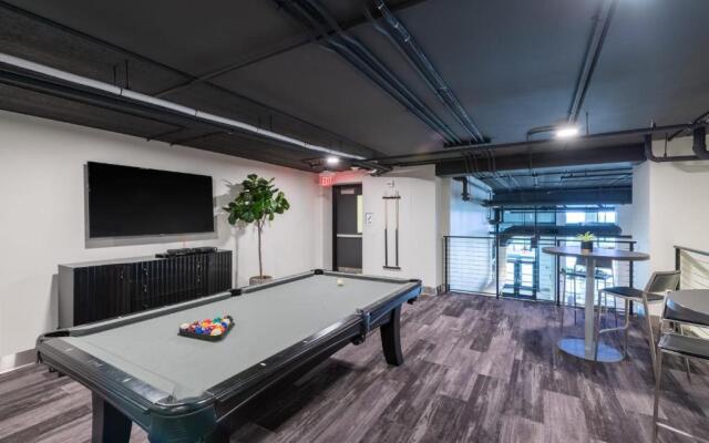 Flexhome Skywalk to Fiserv U3 RooftopGymParking