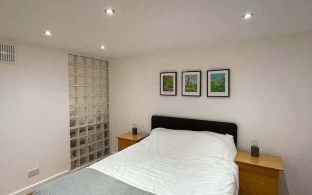 Stunning 3BD Maisonette W/balcony - Old Street!