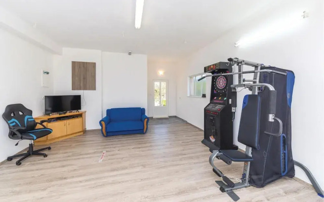 Nice Home in Kastel Kambelovac With Wifi and 4 Bedrooms