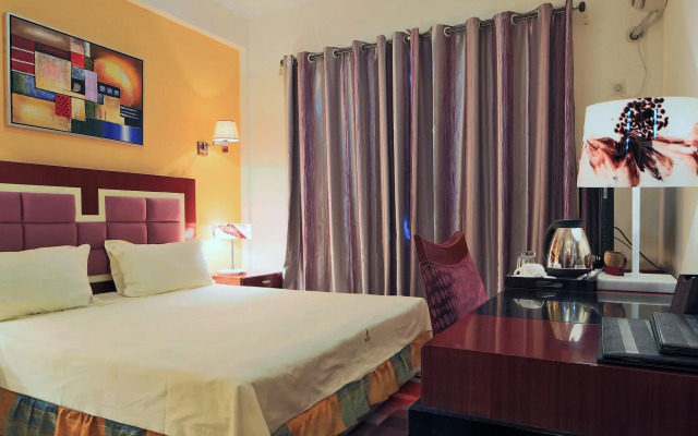 Ritz Roma Huambo