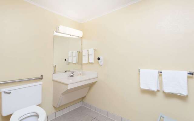 Days Inn by Wyndham Dover Downtown