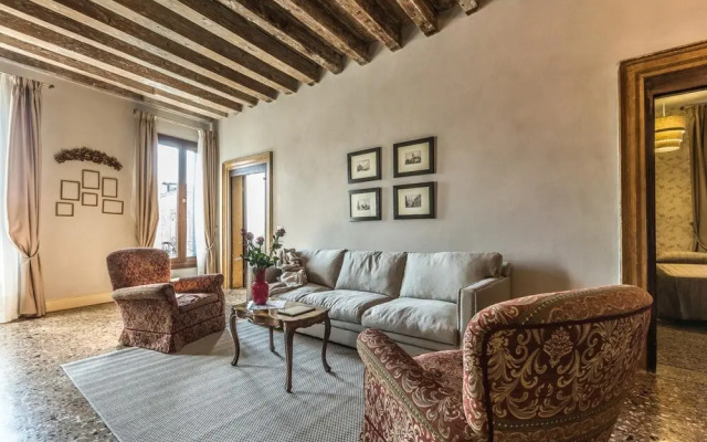 Palazzina Canal - Experience and Enjoy 5 Elegant Bedrooms