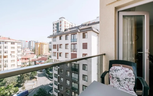 Lovely Flat w Balcony 10 min to Moda Coast