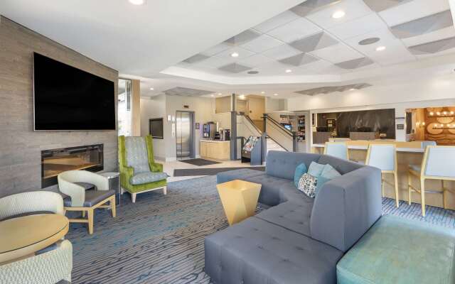 Best Western Plus Milwaukee West