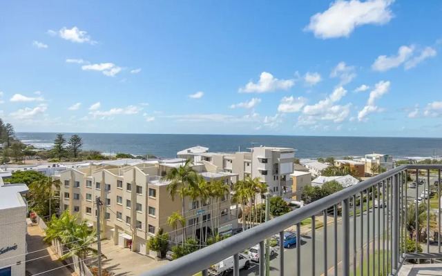 Bright 2-bed Apartment With Stunning Ocean Views
