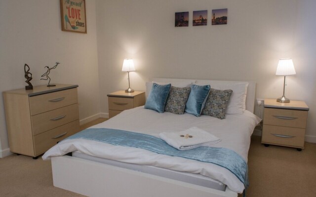 Royal Limehouse Apartment