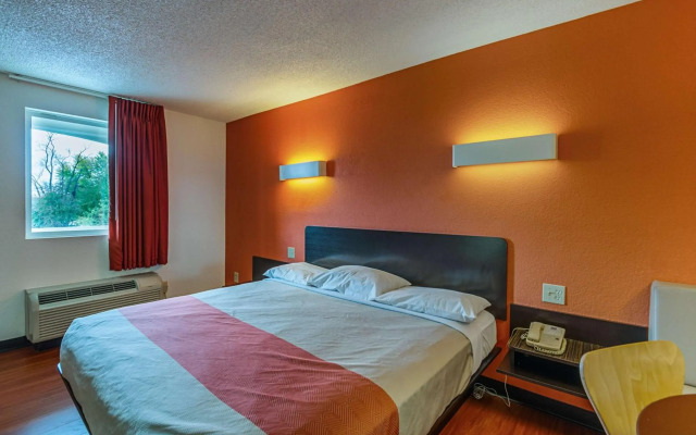 Motel 6 Winchester, VA