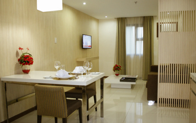 Golden Prince Hotel and Suites