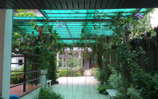 RedDoorz Sripiamsuk Resort Bangkok