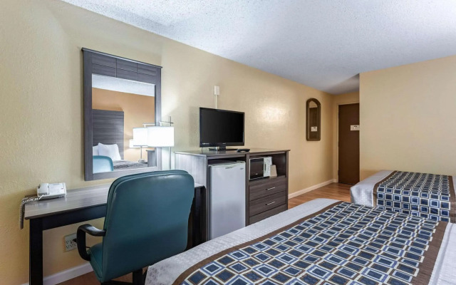 Rodeway Inn Farmington