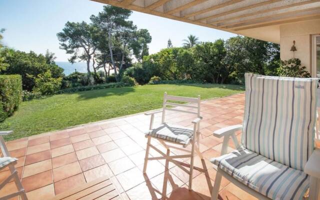 Villa Cossis Beach TVL 32