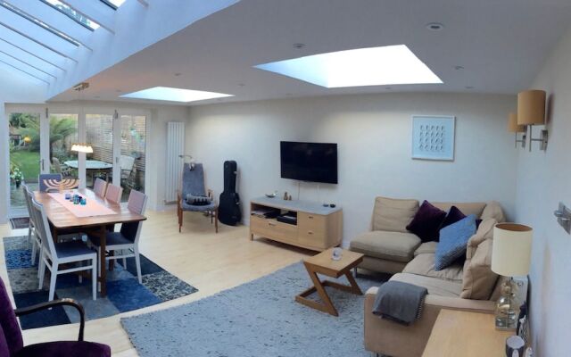 Stylish Clapham Flat with Garden