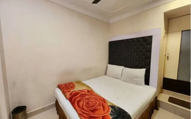 ZO Rooms Esplanade SN Banerjee Road
