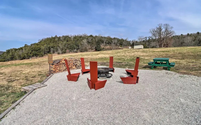 Pet-friendly Studio w/ Loft & Mountain Views!