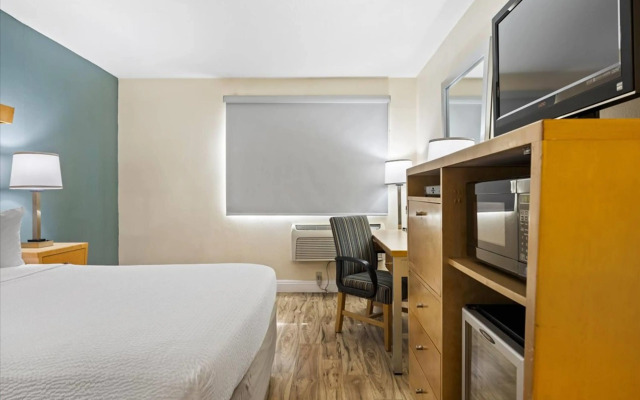 Days Inn by Wyndham Woodland