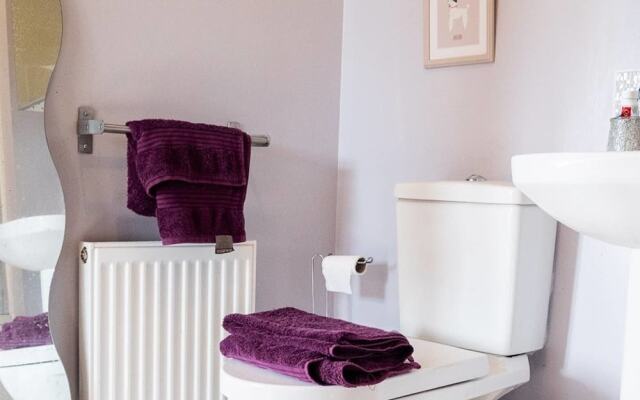 Modern Canalside City Townhouse - Parking & Garden