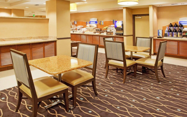 Holiday Inn Express & Suites Salinas by IHG