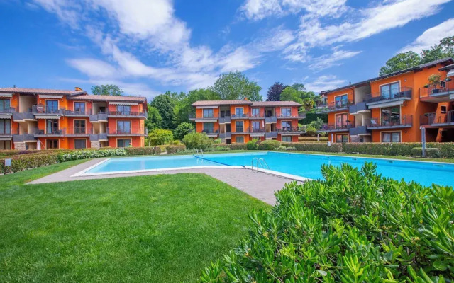 Lenni Apart. Swimming Pool and Lake