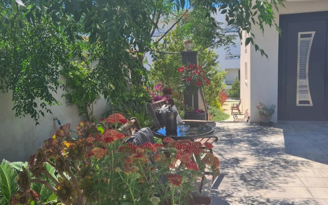 Villa Queen