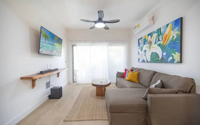 Caribbean Breeze - 2BR Apartment Close to Beach!