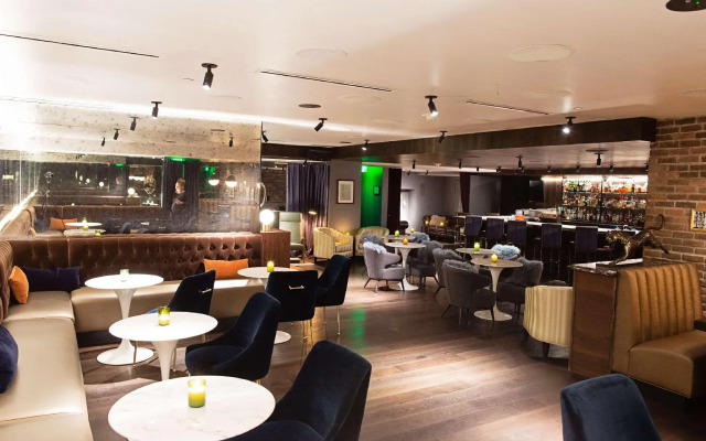 The Statler Dallas Curio Collection By Hilton