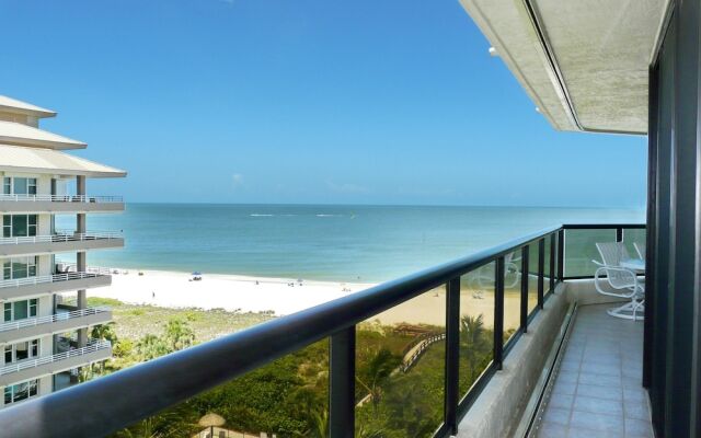 Cozy Beachfront Getaway With Pool and spa