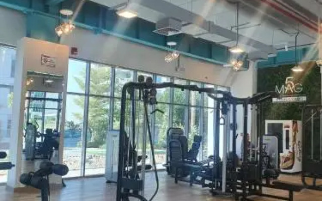 Cozy 1-bedroom apartment in Dubai South with Pool